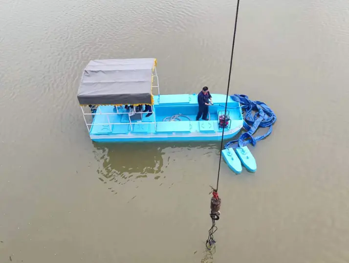 Floating Debris Long-Arm Recovery Boat